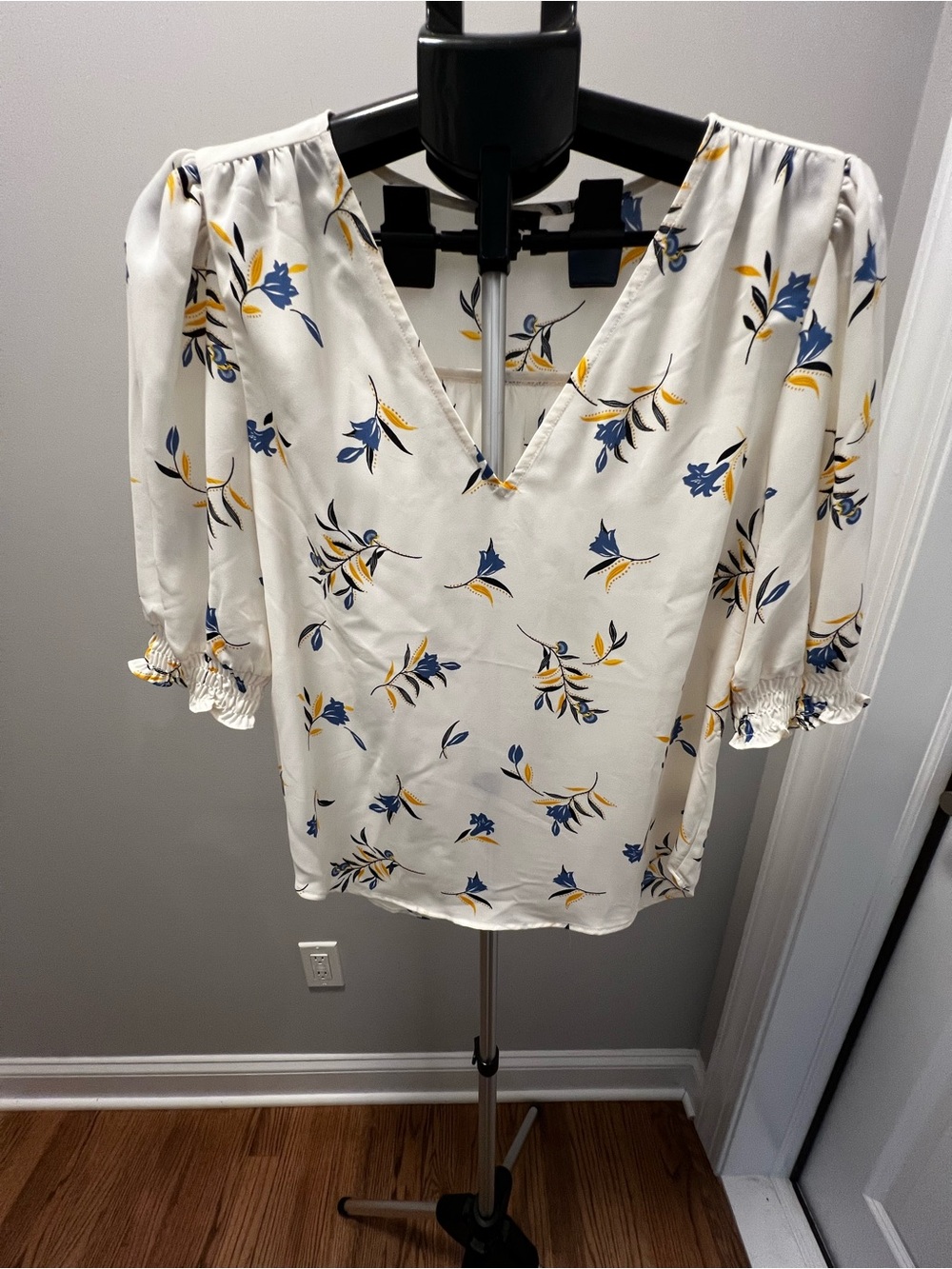 Ann Taylor Factory Cream Floral V-Neck Blouse with Blue & Yellow Accents